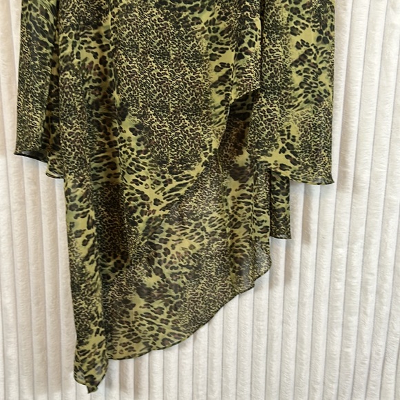 Vtg essence by mail long sleeve semi sheer asymmetrical tunic cheetah blouse 14 - Picture 7 of 9